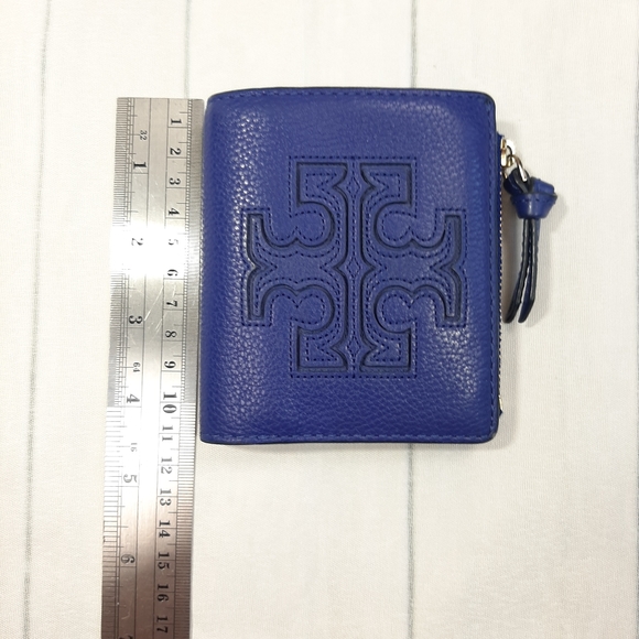 Tory Burch Small Blue Leather Purse/ Wallet. Cards Notes & Coin Sections - Picture 11 of 12